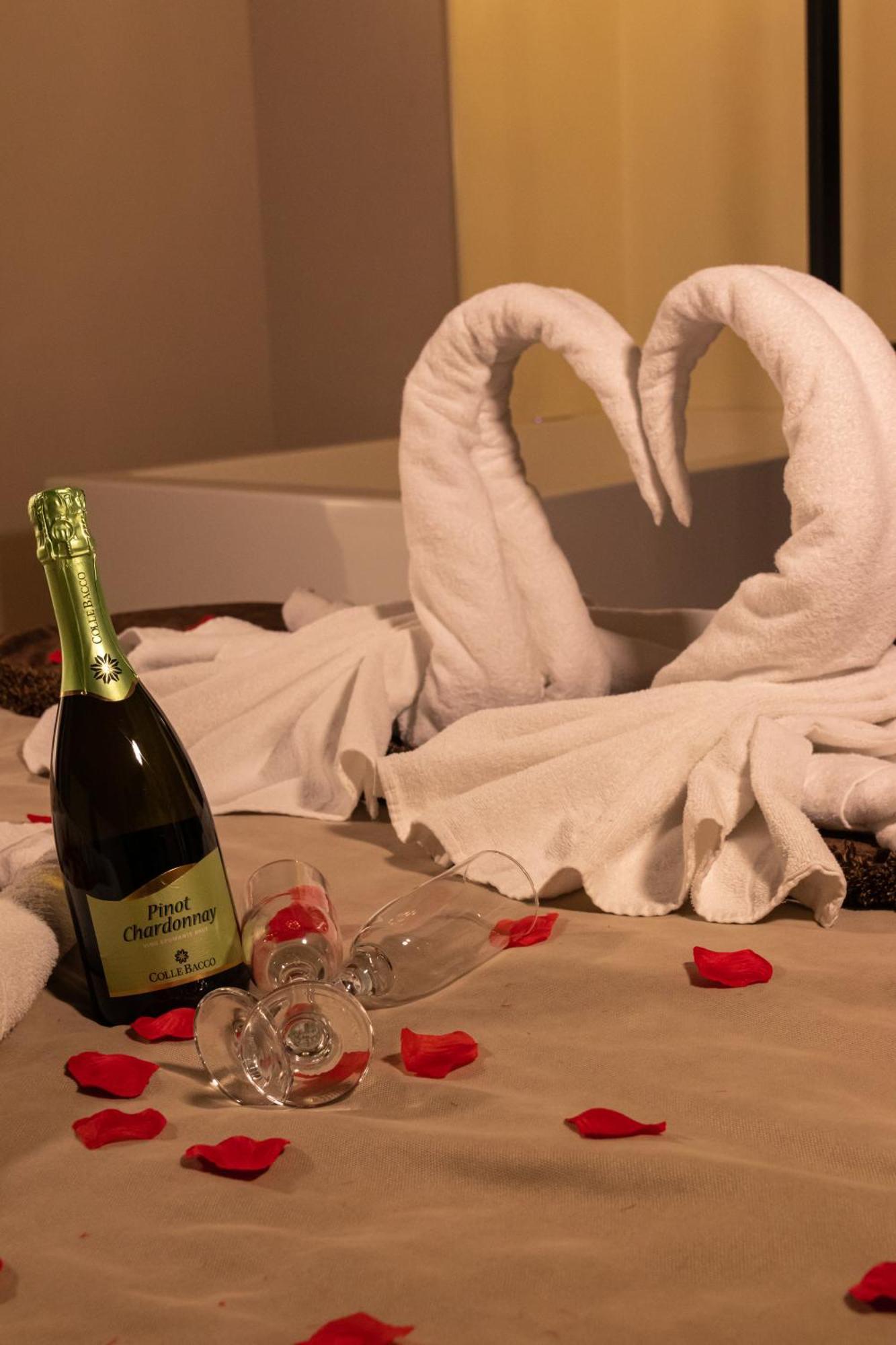 Duomo Luxury Suites Napoli Bagian luar foto