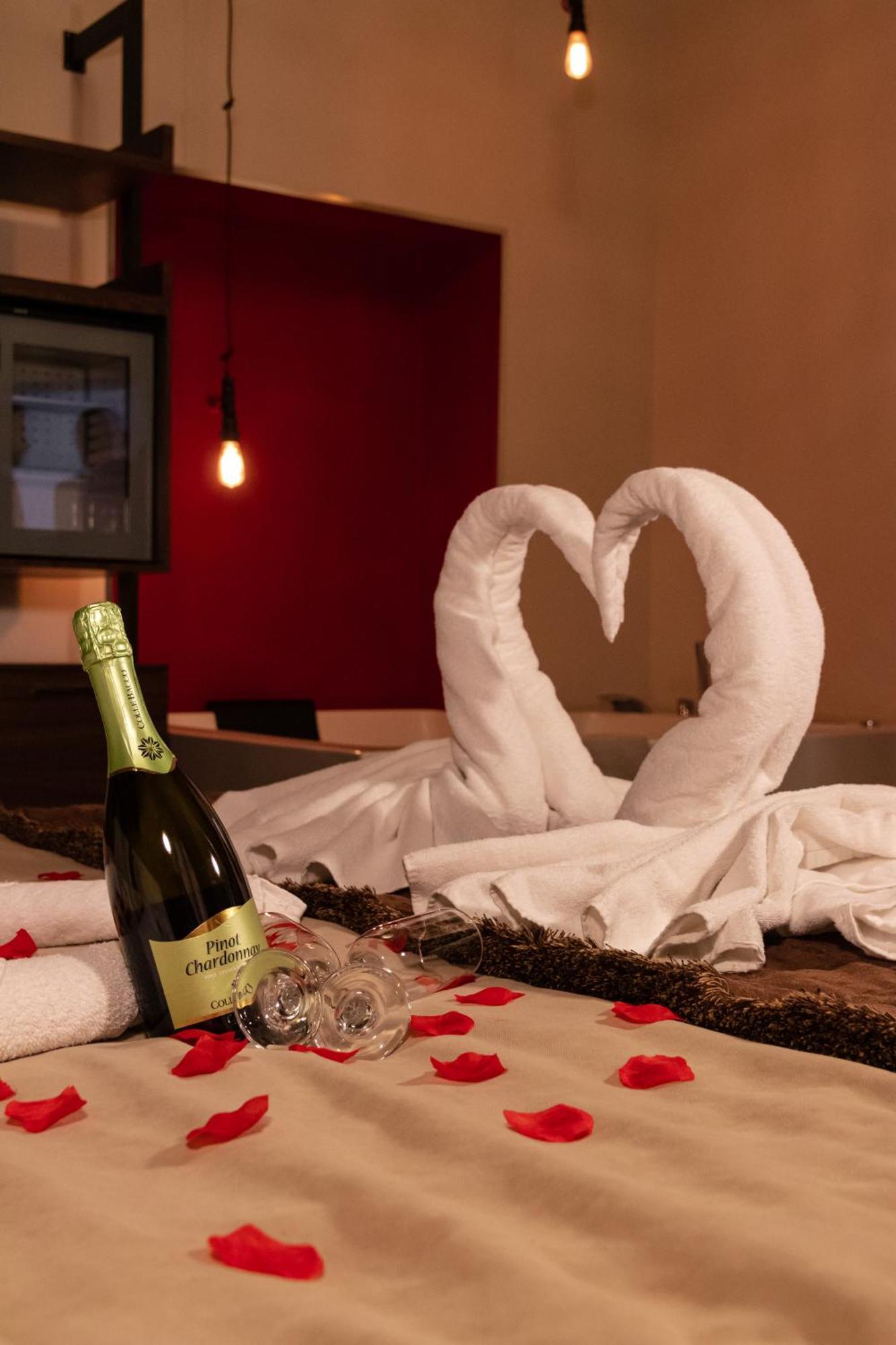 Duomo Luxury Suites Napoli Bagian luar foto