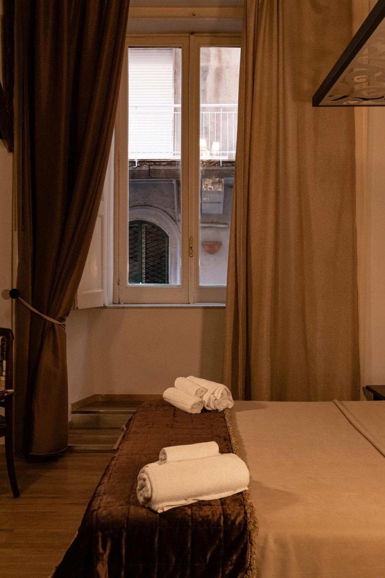 Duomo Luxury Suites Napoli Bagian luar foto